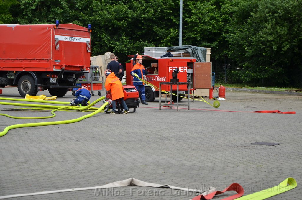 Tag der Offenen Tuer BF Koeln Weidenpesch Scheibenstr P215.JPG